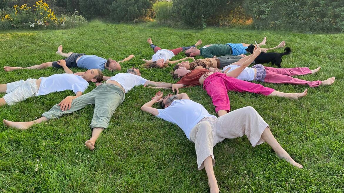 Corsi , seminari e ritiri di Yoga con Flora Bisogno